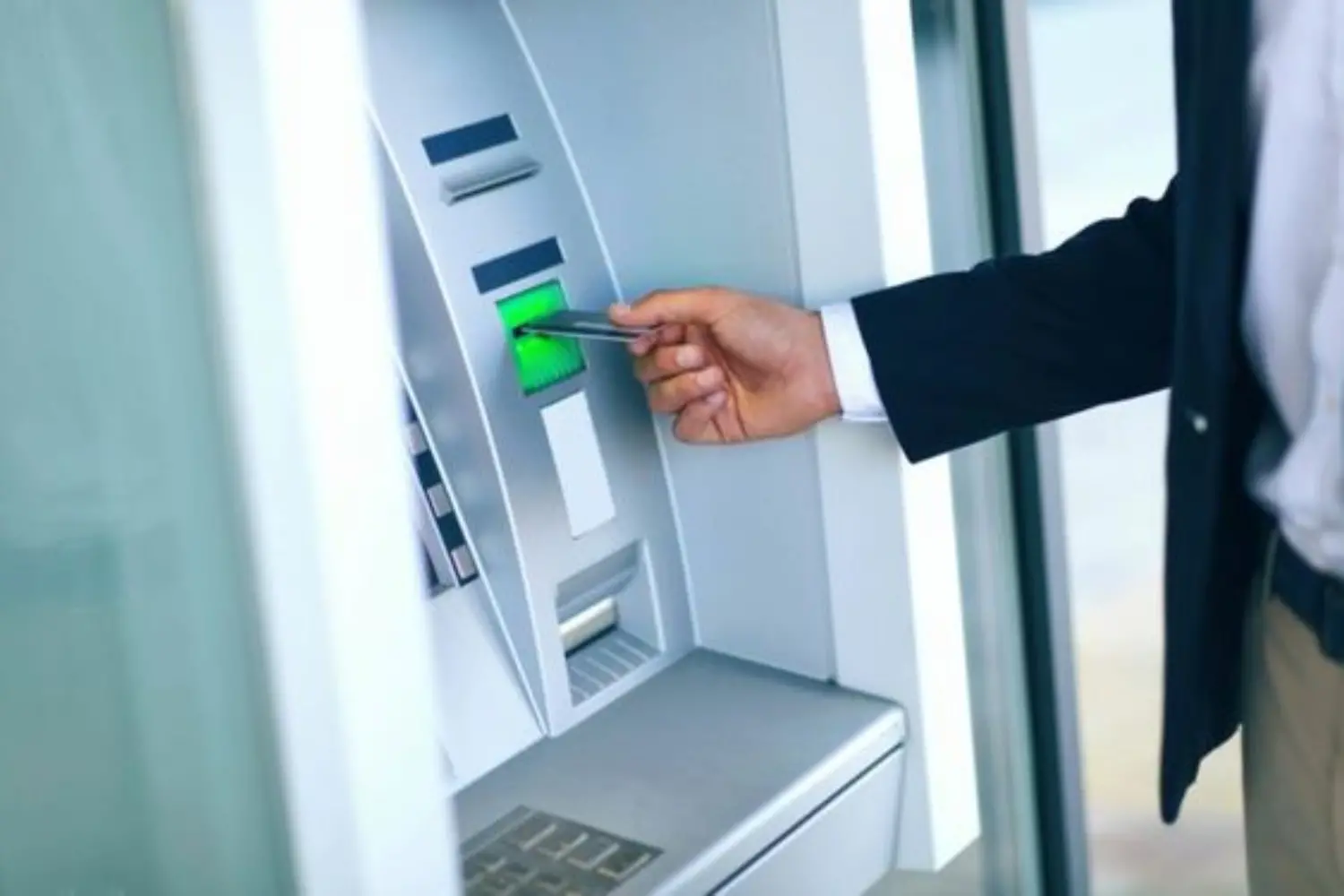Thanh toán tại cây ATM là một hình thức giao dịch tiện lợi và nhanh chóng